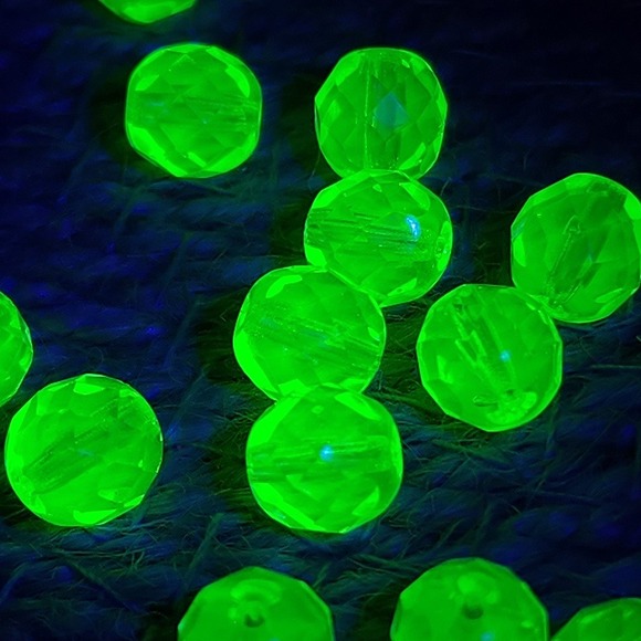 20pcs Vaseline Uranium 8MM Glass Beads UV Light Reactive Firepolish Czech Glass - Picture 4 of 8